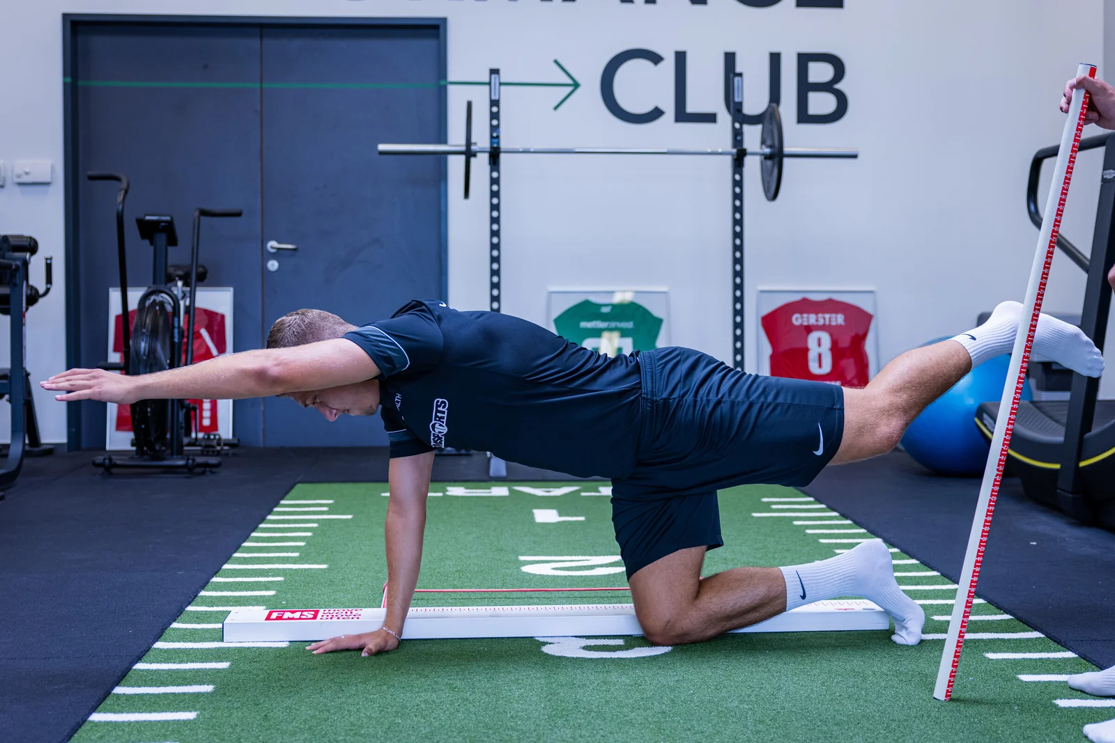 FMS · Functional Movement Screen mit Messstab