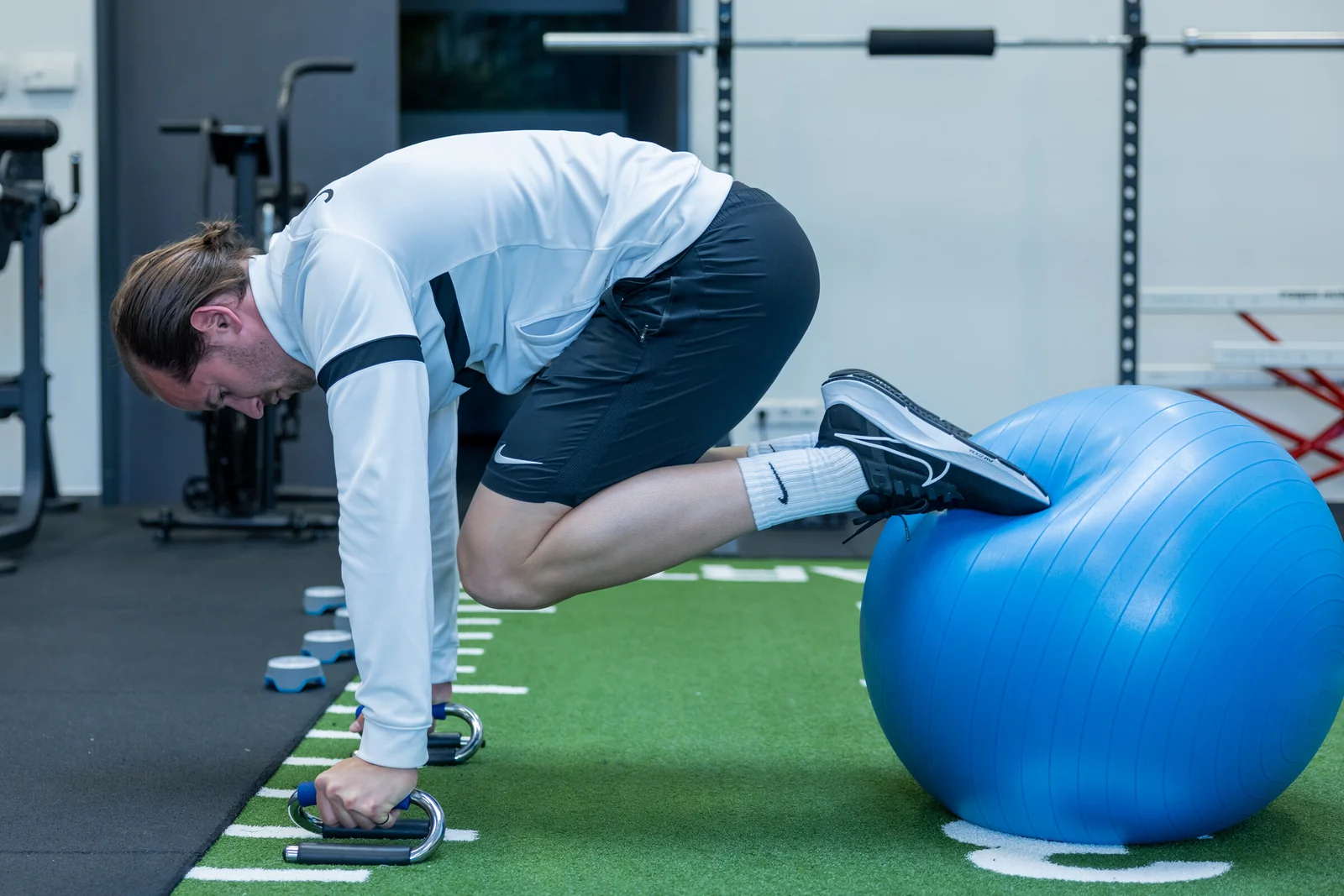 Stabilitätsübung mit Gymnastikball